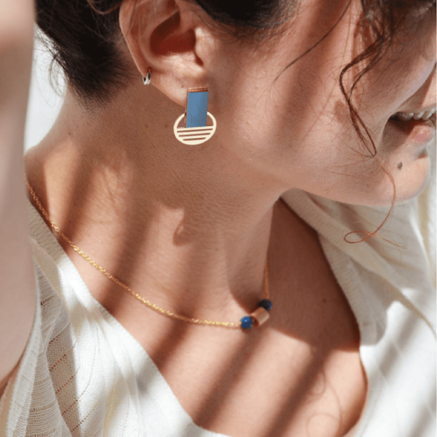 Orecchini legno e ottone collezione Mare colore Ash Blue - ErnestoShop Concept Store