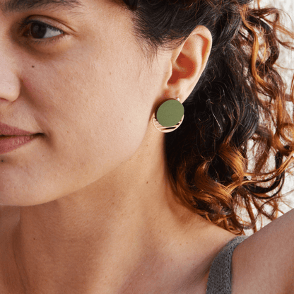 Orecchini legno e ottone collezione Mare colore Olive - ErnestoShop Concept Store